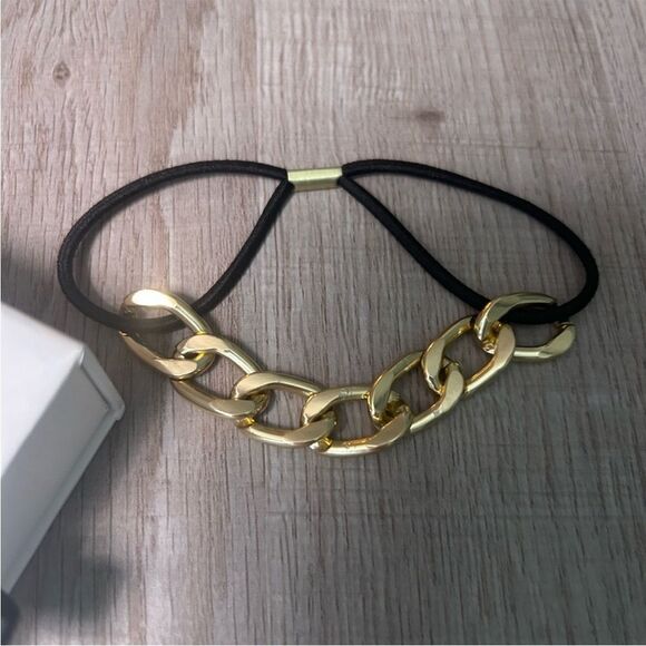 White Ermine Gold Chain Bracelet conversations as a chic hair tie - Picture 3 of 7